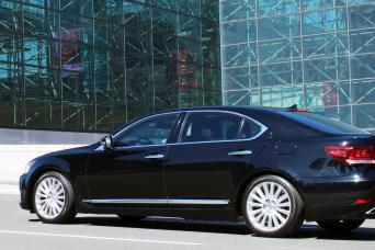 JFK Airport from Manhattan Private 3-seat Sedan Transfer